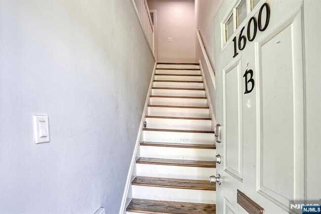 Building Photo - 1600 Fair Lawn Ave