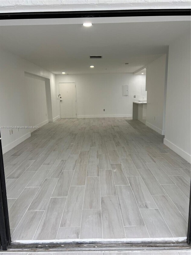 Foto principal - 575 Crandon Blvd