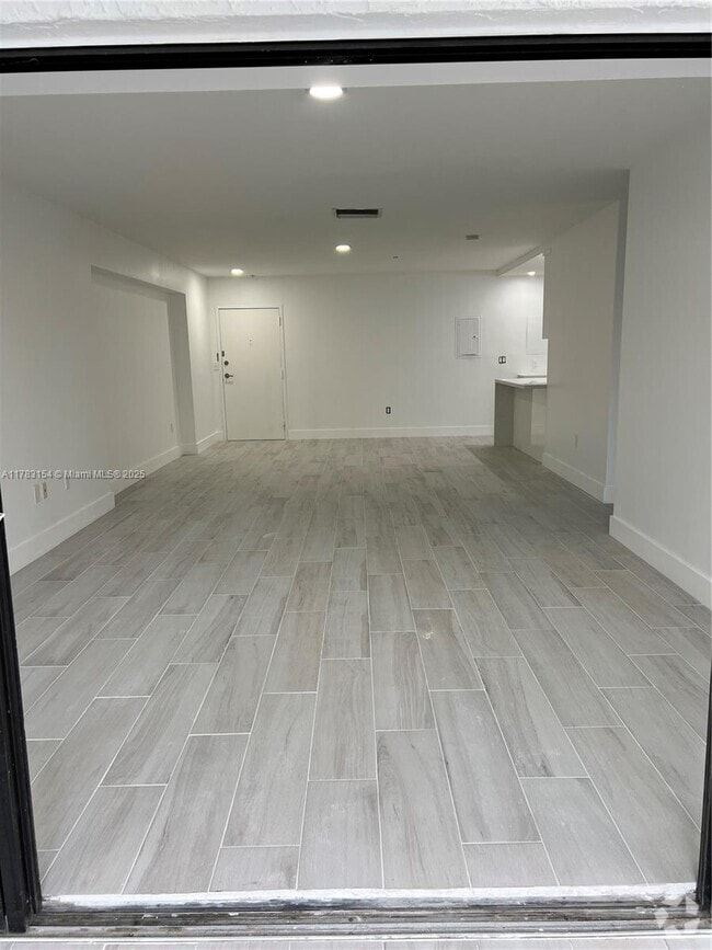 Building Photo - 575 Crandon Blvd