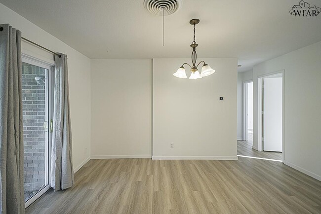 Foto del edificio - 4659 Woodlawn