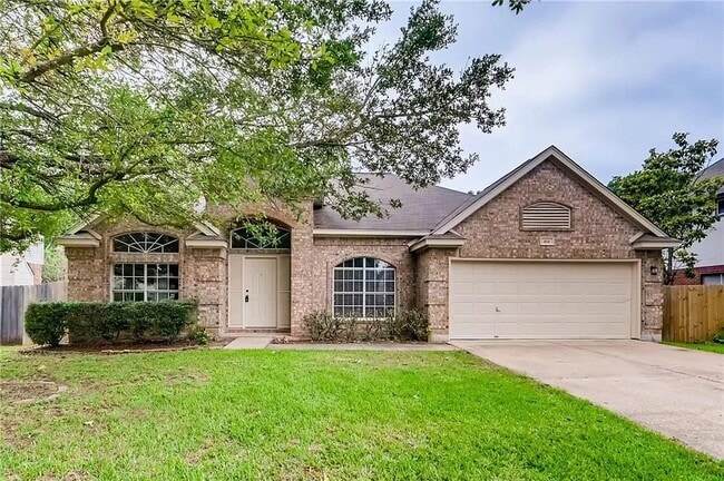 Building Photo - 414 Steeplechase Dr