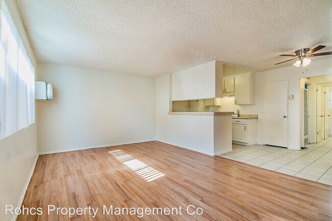 Building Photo - 14831 Delano St