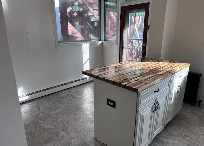 Foto del edificio - 128 S 2nd St