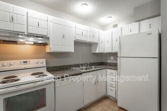 Building Photo - 2414 Lyndon Ave