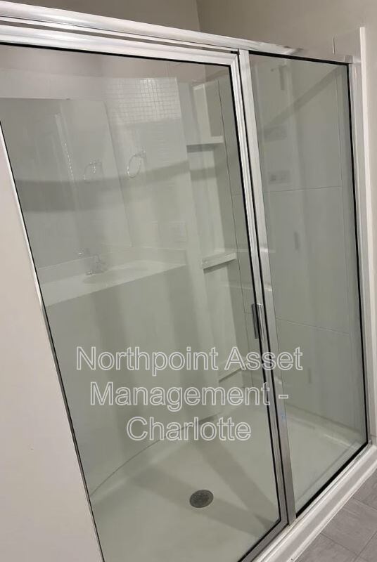 Foto del edificio - 2067 Elmridge Rd