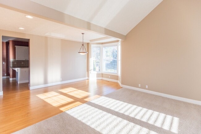 Foto del edificio - Beautiful 4 Bedroom home in Cascade Crest ...