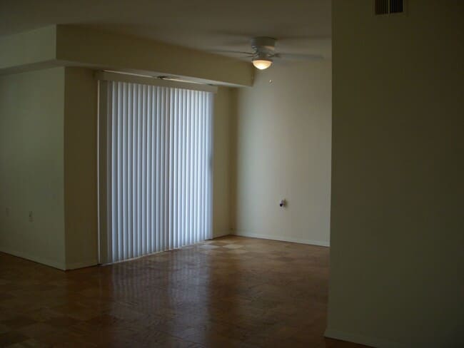 Foto del edificio - Country Club 1 Bedroom Condo