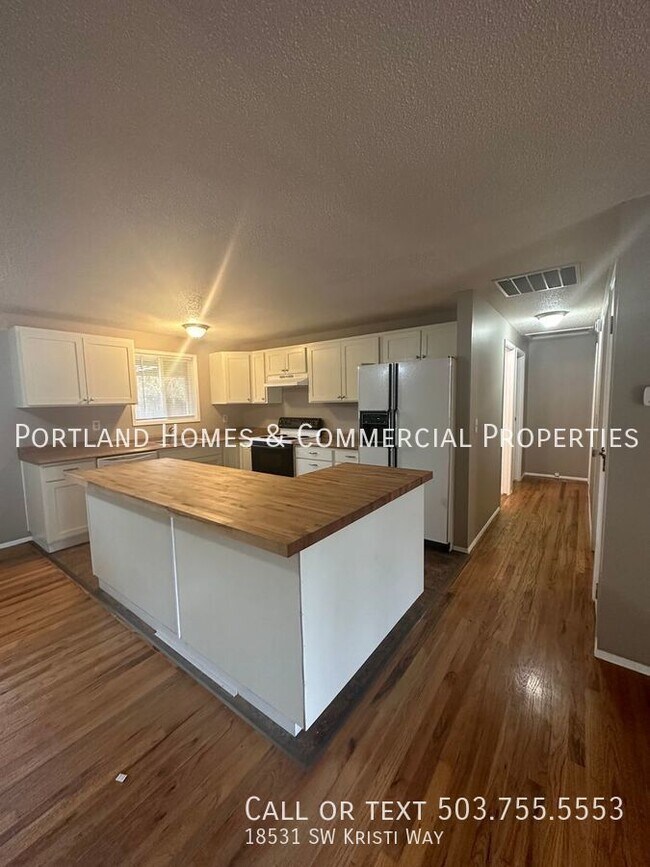 Foto del edificio - Lake Oswego 3bdrm House