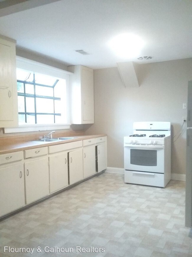 Building Photo - 3 br, 1 bath House - 2950 Tip Top Drive