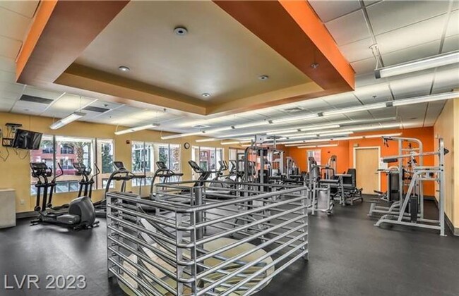 Building Photo - Park Avenue Penthouse 2-Bedroom w/Garage