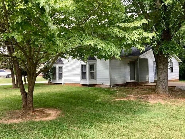 Building Photo - 1485 Nichols Dr