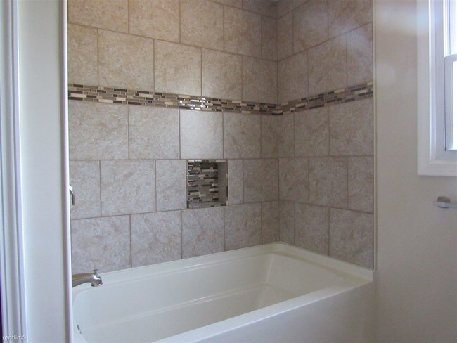 Building Photo - 4 br, 1.5 bath House - 419 Adrian St