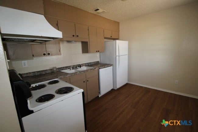 Building Photo - 603 Westview Cir