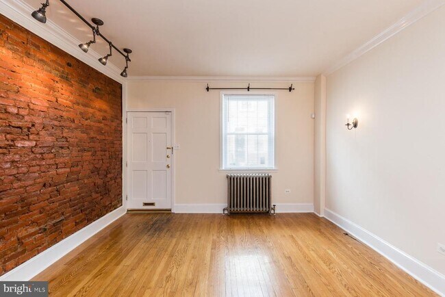 Building Photo - 739 S Darien St