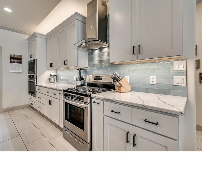 Foto del edificio - 22830 N Rockwell Ave