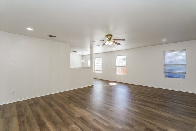 Building Photo - 5328 Lava Rock Dr
