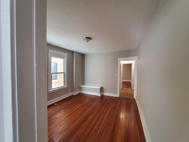 Foto del edificio - 721 Winchester Ave