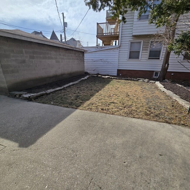 Building Photo - 6008 8th Ave