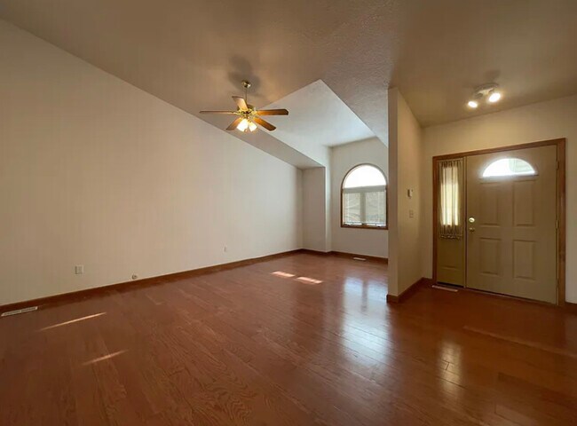 Building Photo - 2700 Findley Dr