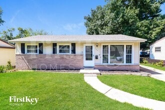 Building Photo - 740 Lilac Dr