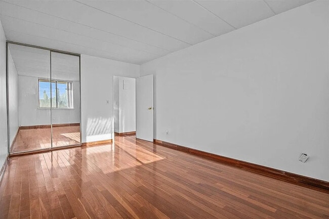 Foto del edificio - Stunning 1-Bedroom Condo Available Now