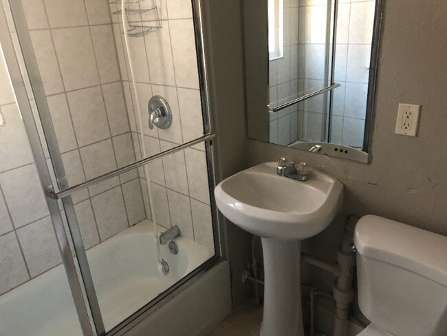 Building Photo - 1609 8th Ave N