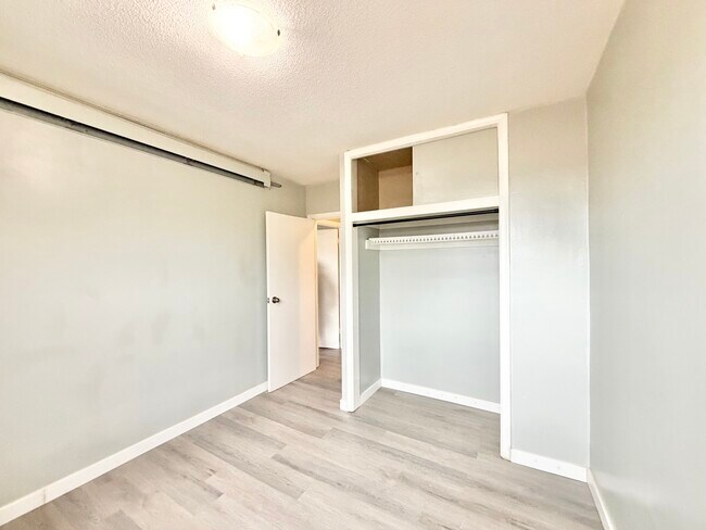 Building Photo - 2 BED - 1 BATH - APARTMENT - LONDON