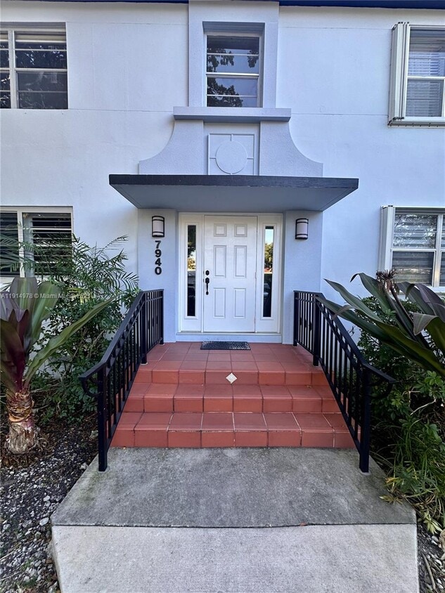 Primary Photo - 7940 SW 55th Ave