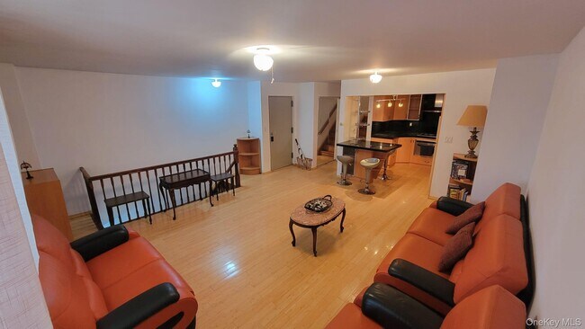 Foto del edificio - 63-25B Bourton St
