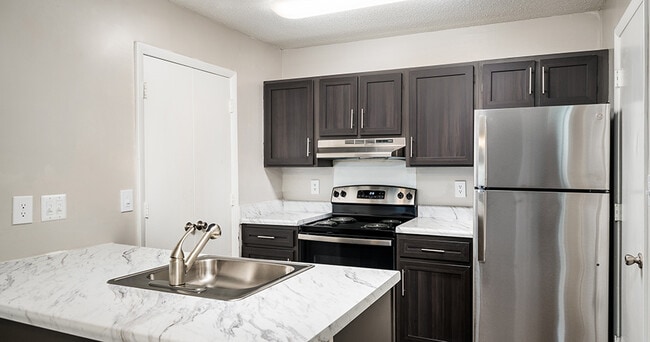 Building Photo - z-102125-Stonesthrow Apartment Homes