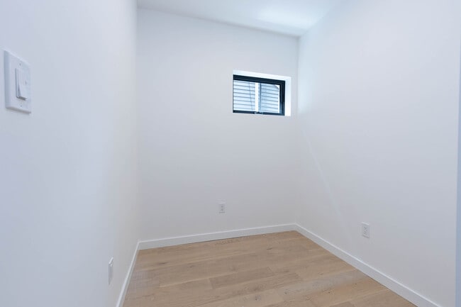 Building Photo - 60 Jones Av