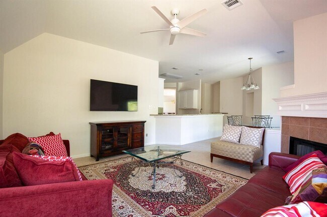 Foto del edificio - 2449 Rick Whinery Dr