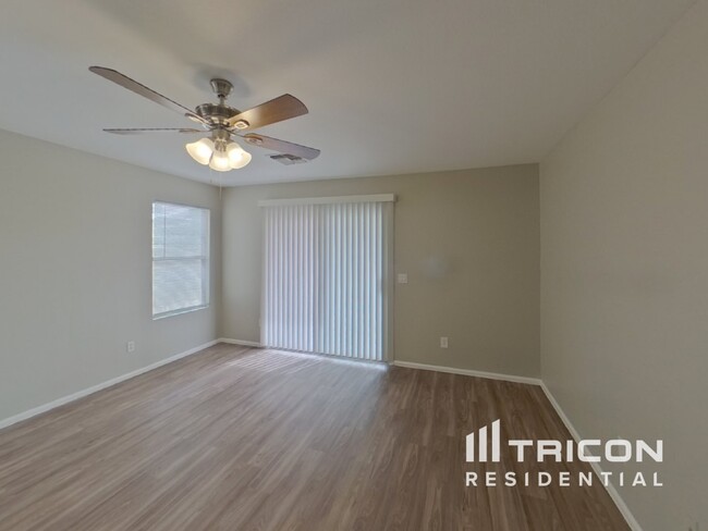 Foto del edificio - 40399 W Thornberry Ln