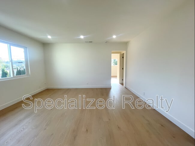 Building Photo - 3436 Madera Ave