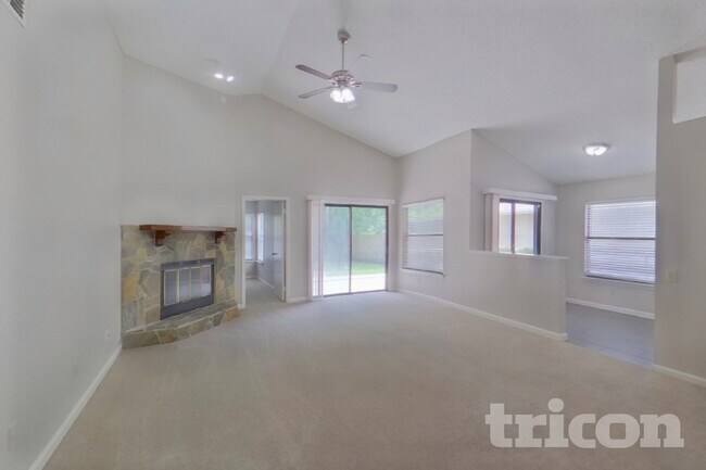 Foto del edificio - 2346 Blossom Ridge Dr N