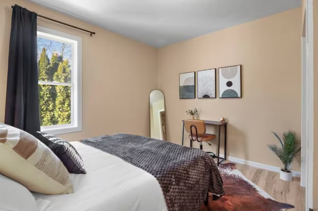 Building Photo - 719 E 9th Ave