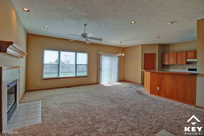 Building Photo - 537 N Bristol Ct