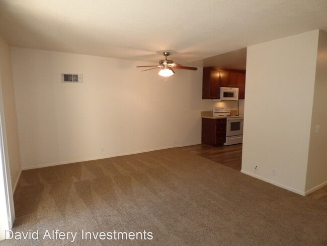 Building Photo - 5065 Thorne Dr