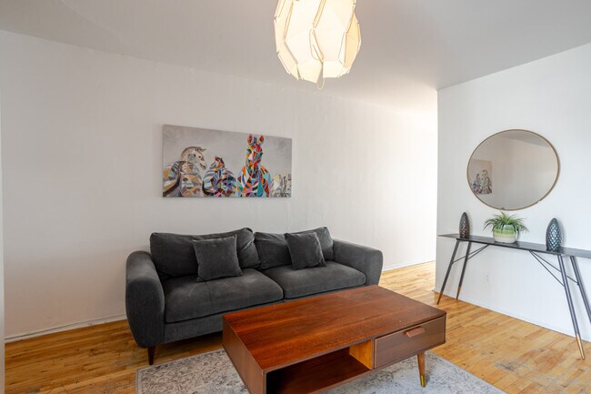 Photo du bâtiment - 4409A Avenue Coloniale-SI ID1601931P