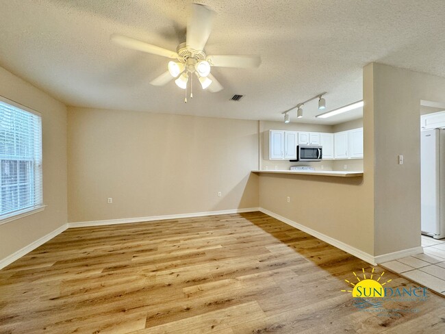 Building Photo - Beautiful 2 Bedroom Home in Fort Walton Be...