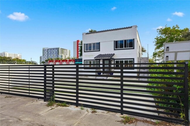 Foto del edificio - 1590 NW 38th St