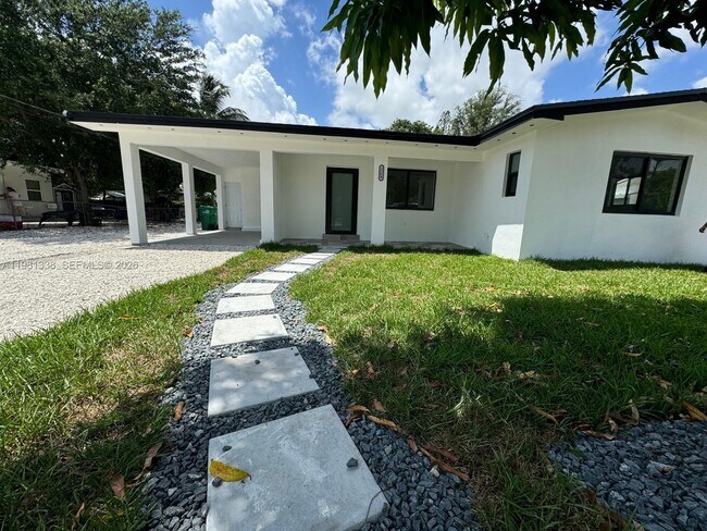 Foto del edificio - 2264 NW 102nd St