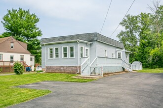 Building Photo - 828 Hard Rd