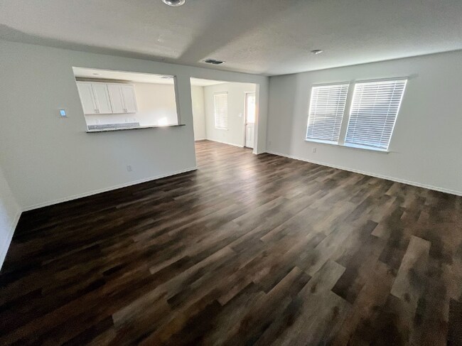 Foto del edificio - 743 Bluegrass Pt