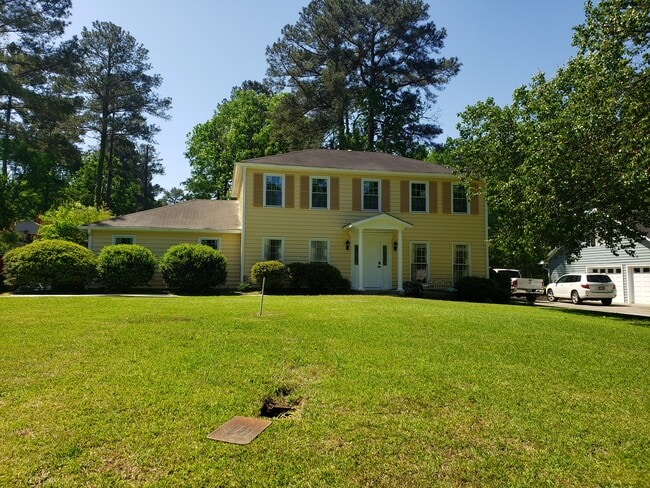 Building Photo - 726 Springdale Woods Dr