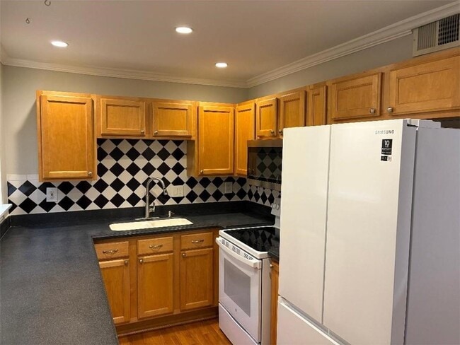 Building Photo - 1647 Briarcliff Rd NE