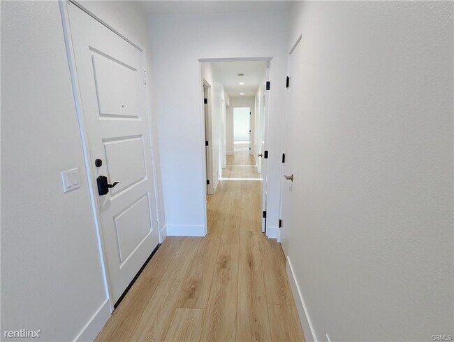 Building Photo - 3 br, 2 bath Duplex - 2600 Bayside Dr