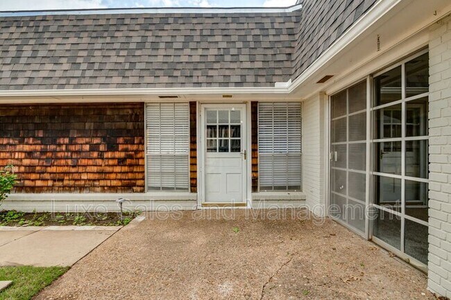 Building Photo - 2518 NW 62nd St