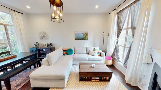 Foto del edificio - 2058 Atherton Heights Ln