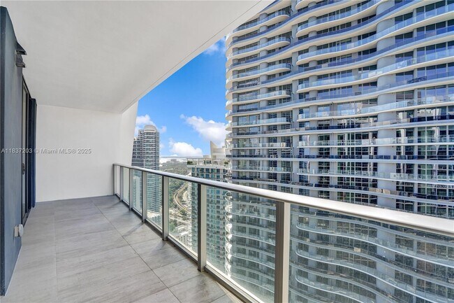 Building Photo - 1010 Brickell Ave